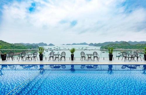 Cat Ba Hotel | Cat Ba Paradise Hotel - Sky Bar & Massage