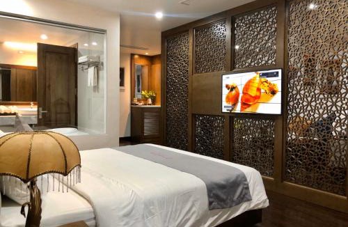 Cat Ba Hotel | Cat Ba Paradise Hotel - Sky Bar & Massage