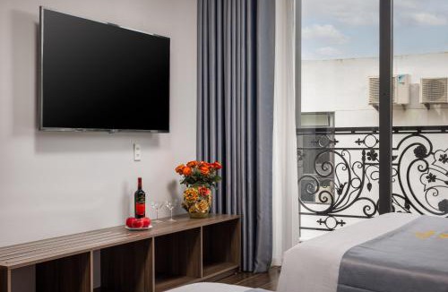 Cat Ba Hotel | Cat Ba Wistaria Hotel- Jacuzzi Rooftop & Fitness