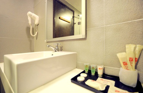 Luyang Hotel | Celyn City Hotel