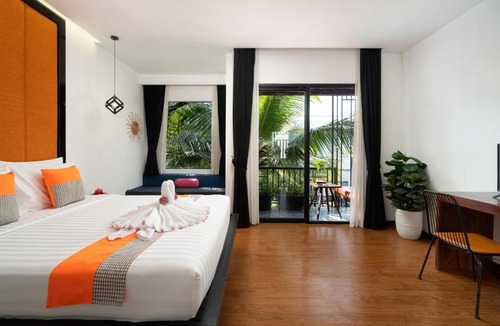 Wat Bo Area Hotel | Central Corner Suite