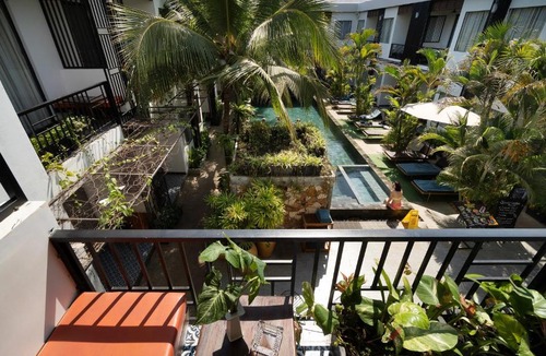 Wat Bo Area Hotel | Central Corner Suite