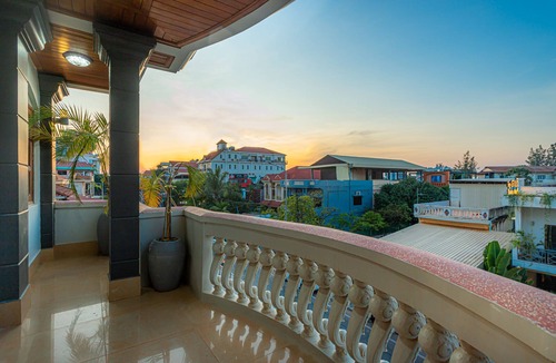 Siem Reap House | Central Intimate group/family stay in same floor-4 bedrooms, 300m to pubstreet
