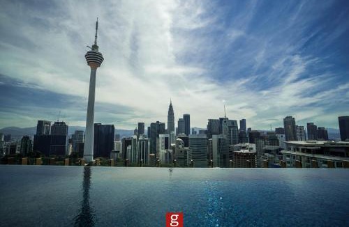 Golden Triangle Apartment | Ceylonz Suites KLCC Rooftop Infinity Pool KL Tower View