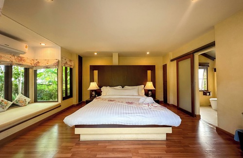 Pak Nam Pran Hotel | Chaan Mai Hom