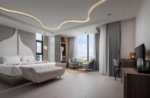 Daun Penh Hotel | Chaiya Palace Hotel