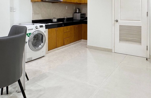 Tan Binh Apartment | Charming 1BR apartment Free Pool 10 minutes to Airport