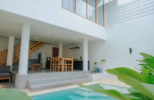 Kuta Villa | Charming 2-bedroom villa with AC, WiFi & Private Pool in Kuta Lombok