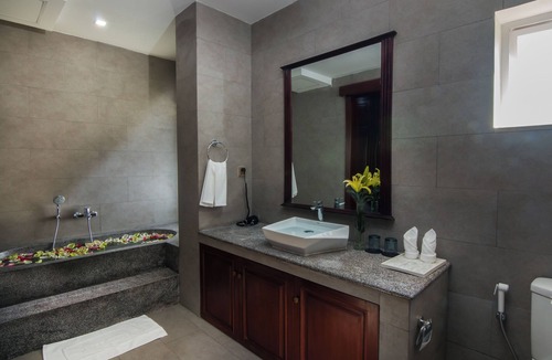 Sangkat Sla Kram Apartment | Charming 2-bedroom with Kitchen, Pool, Fitness room
