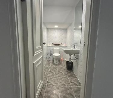 Sangkat Bak Khaeng House | Charming 4-bedroom townhome in vibrant Phnom Penh!