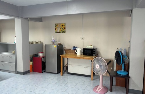 Din Daeng House | Charming 1-bedroom with WiFi and AC in lovely Krung Thep Maha Nakhon
