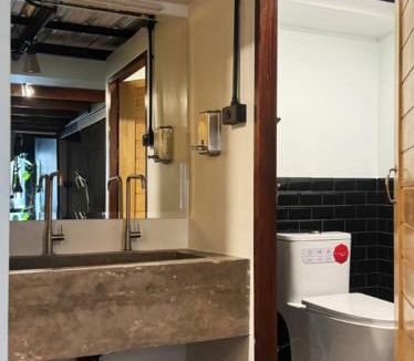 Chanthanimit Hostel | Charoen Hostel