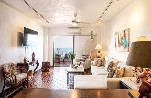 Emiliano Zapata Condo | Check out the new bathrooms in this Ocean Front Condo # 409 with Roof top Pool