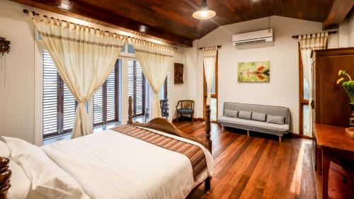 Nong Chom Villa | Chiang Mai Colonial House