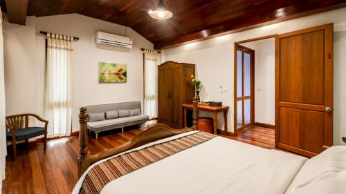 Nong Chom Villa | Chiang Mai Colonial House
