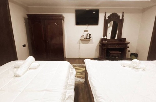 Siem Reap Hotel | Chic 1-bedroom hotel with WiFi, AC in charming Siem Reap