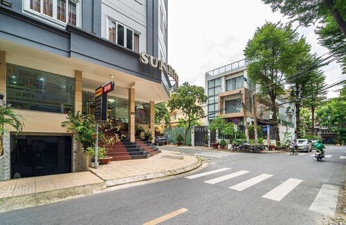 Binh Chanh House | Chic Deluxe Double Room at Sunrise Trung Son