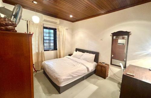 Tunku House | Chic Designer Family Suite Shared Bungalow LRT SS1 PJ