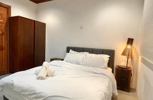 Tunku House | Chic Designer Family Suite Shared Bungalow LRT SS1 PJ