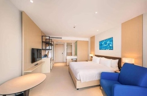 Cam Lam Hotel | Chic hotel suite with WiFi, fitness room , infinity pool in delightful Cam Ranh