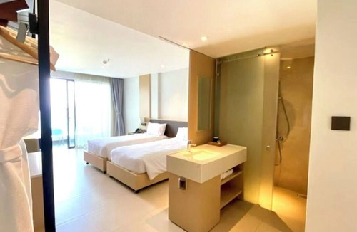 Cam Lam Hotel | Chic hotel suite with WiFi, fitness room , infinity pool in delightful Cam Ranh