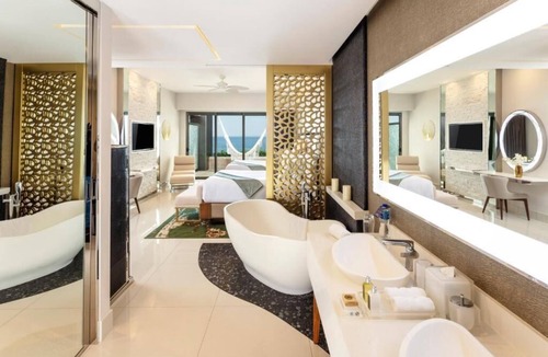 El Tezal Resort | Chic Junior Suite with 2 Queen or 1 King bed with AC in beautiful Cabo San Lucas