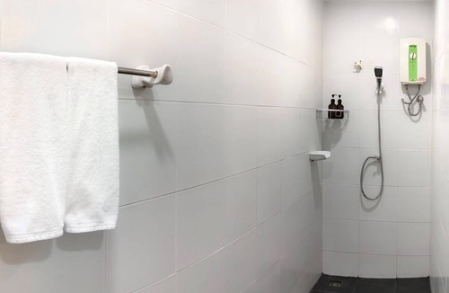 Khlong Tan Apartment | Chic Low Rise Studio with fitness room, WiFi in vibrant Thonglor-Ekamai