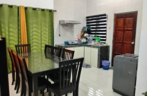 Kampung Songsang House | Cik Mawar Homestay