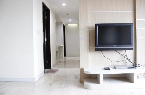 Braga Apartment | Classic 3BR At Braga City Walk Apartment By Travelio