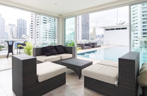 Phra Khanong Apartment | Clover Haus near BTS Phrom Phong 5 mins away