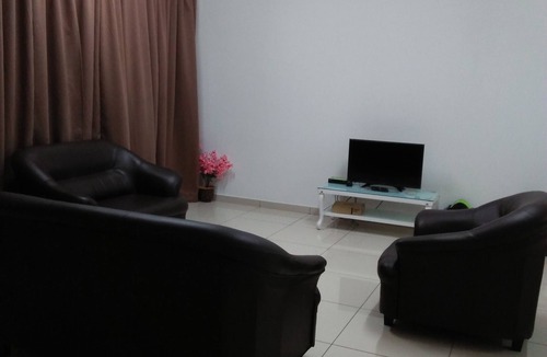 Tanjung Karang House | Coconut HomeStay Tanjong Karang ，Selan. .椰子民宿是渡假的好地方→屋子明亮→客厅和房间很宽阔→是悠庄地方，这里出入方便。