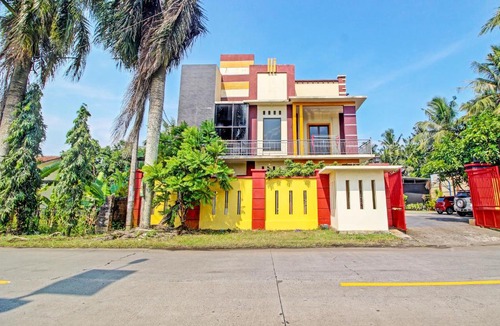 Cilacap Hotel | Collection O 91666 Meyli Guesthouse