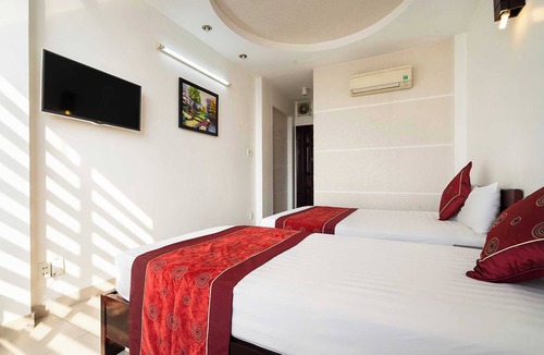 Tan Binh Hotel | Collection O Dinh Dinh Hotel - Near Tan Son Nhat Airport