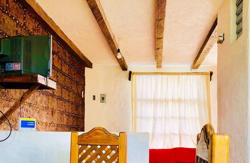 Ojo de Agua House | Comfy 4 Bedroom Town House Garden & Market Area