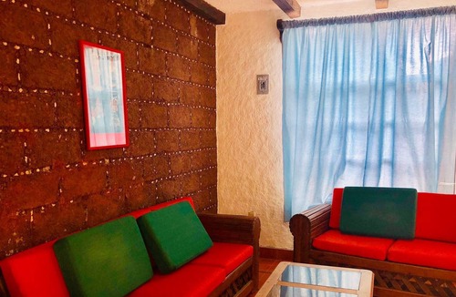 Ojo de Agua House | Comfy 4 Bedroom Town House Garden & Market Area