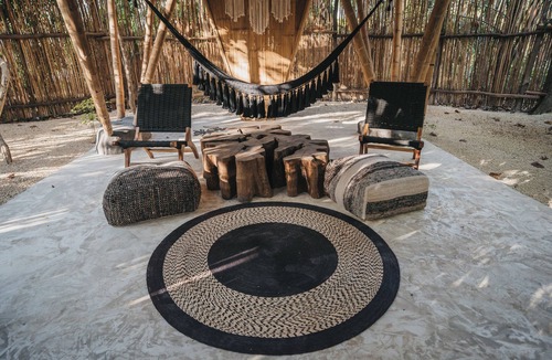 Othon P. Blanco Hotel | Come and live an experience inside the Mayan Jungle and its 7 Colors Lagoon.