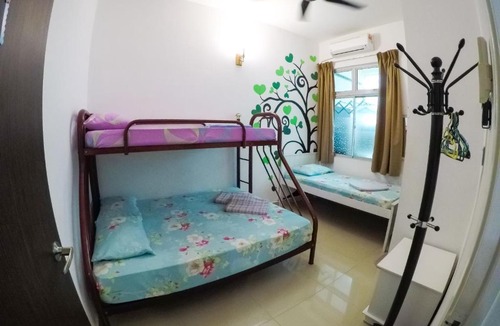 Seri Tanjung Pinang House | Comfort Room in Bungalow 10min to Straits Quay 1