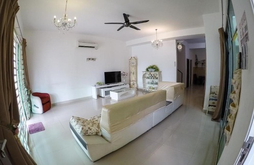 Seri Tanjung Pinang House | Comfort Room in Bungalow 10min to Straits Quay 1