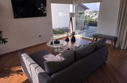 Bernal House | Comfortable, amplia y moderna casa para 6 personas con vista a Pena de Bernal