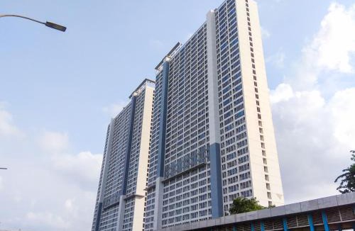 Kayu Putih Apartment | Comfortable and Warm 2BR at Tifolia Apartment By Travelio