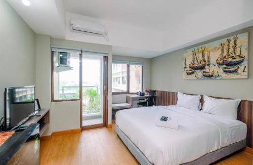Duren Sawit Apartment | Comfortable Pool View Studio Room at Gateway Park LRT City Jatibening Apartment By Travelio
