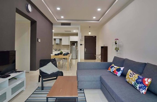 Central District Apartment | Comfy 2BR TriTower Suite Near JB CIQ, JBCC & Capri