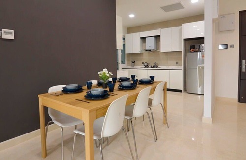 Central District Apartment | Comfy 2BR TriTower Suite Near JB CIQ, JBCC & Capri