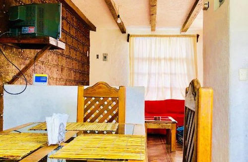 Ojo de Agua House | Comfy 4 Bedroom Town House Garden & Market Area