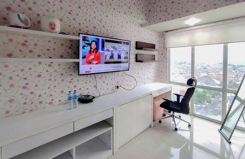Siwalankerto Apartment | Comfy and Warm Studio at The Square Surabaya Apartment
