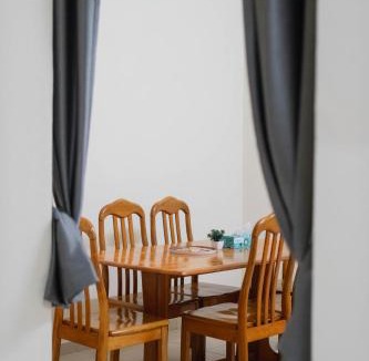 Asam Kumbang House | Comfy Family 4BR Terrace House 9 Pax with Free Netflix & WiFi