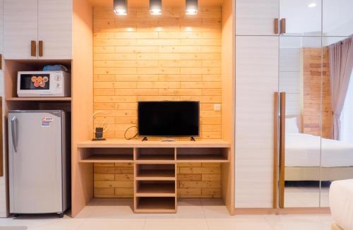 Hegarmanah Apartment | Comfy Studio At Dago Suites Apartment By Travelio