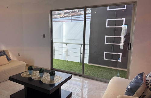 Mineral de la Reforma House | Complete house Paseos de Chavarría 300 M with almost totally roofed spaces.