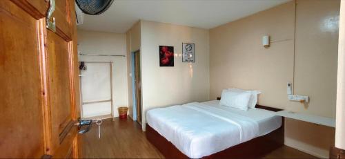 Tioman Island House | CORAL BEACH room & cafe