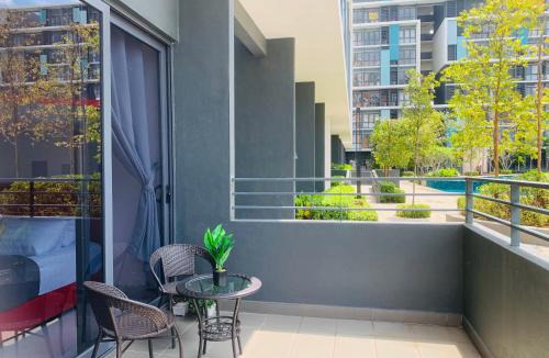 Kota Warisan Apartment | CoreSoho Suite by BKAstaycation KotaWarisan Sepang KLIA Airport, Free Wifi